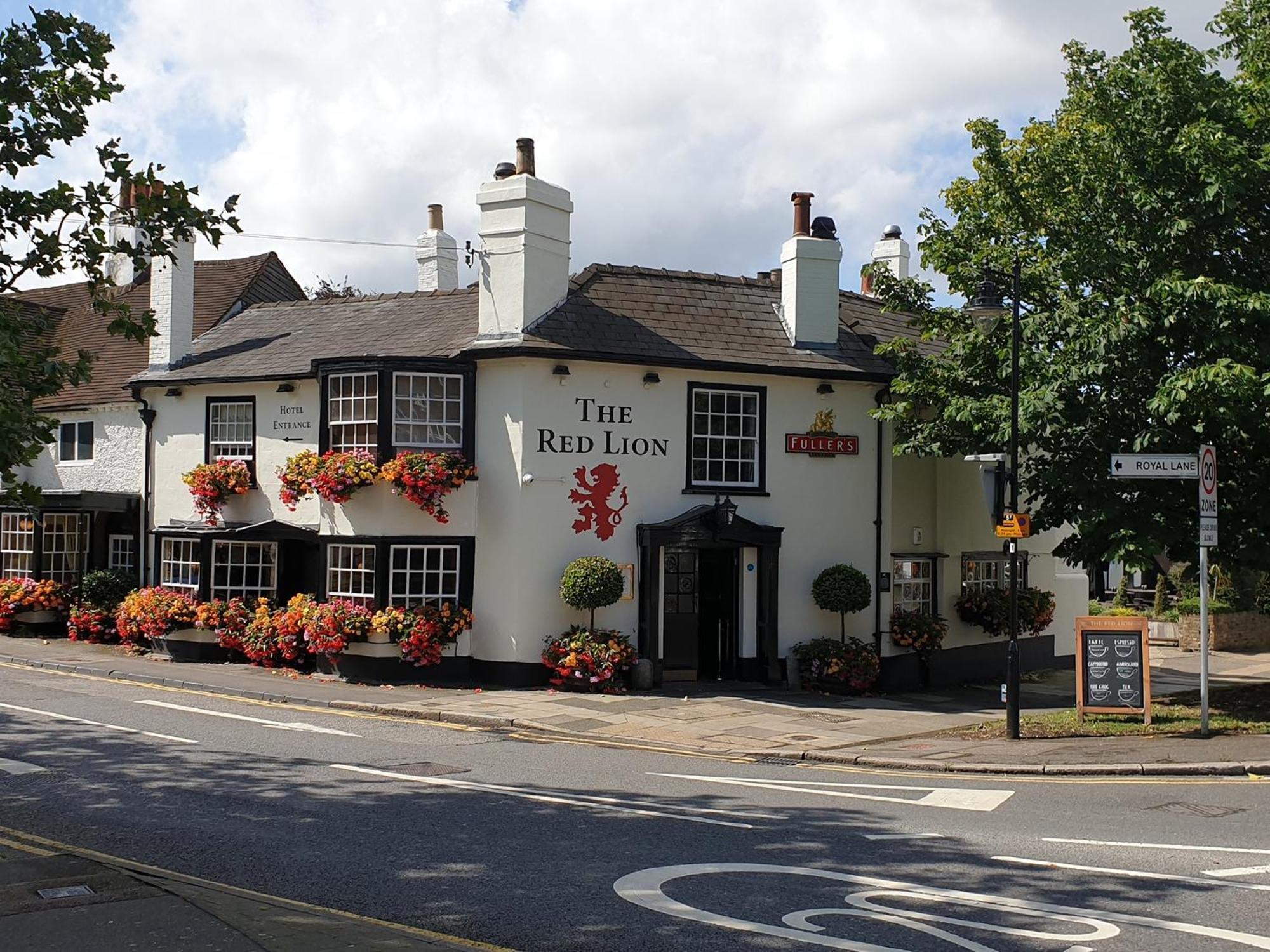 The Red Lion Hotel Хилингдън Екстериор снимка