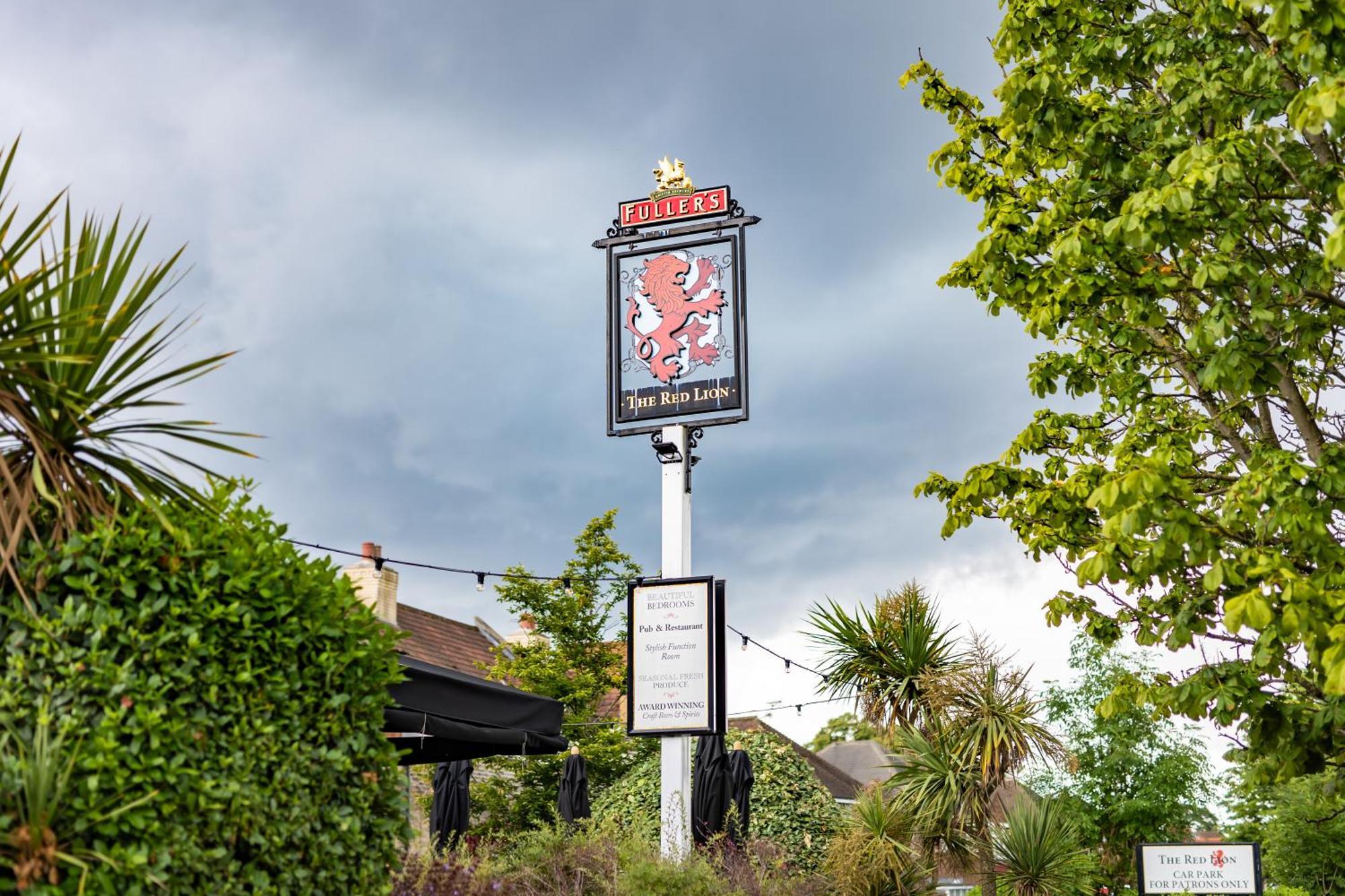 The Red Lion Hotel Хилингдън Екстериор снимка