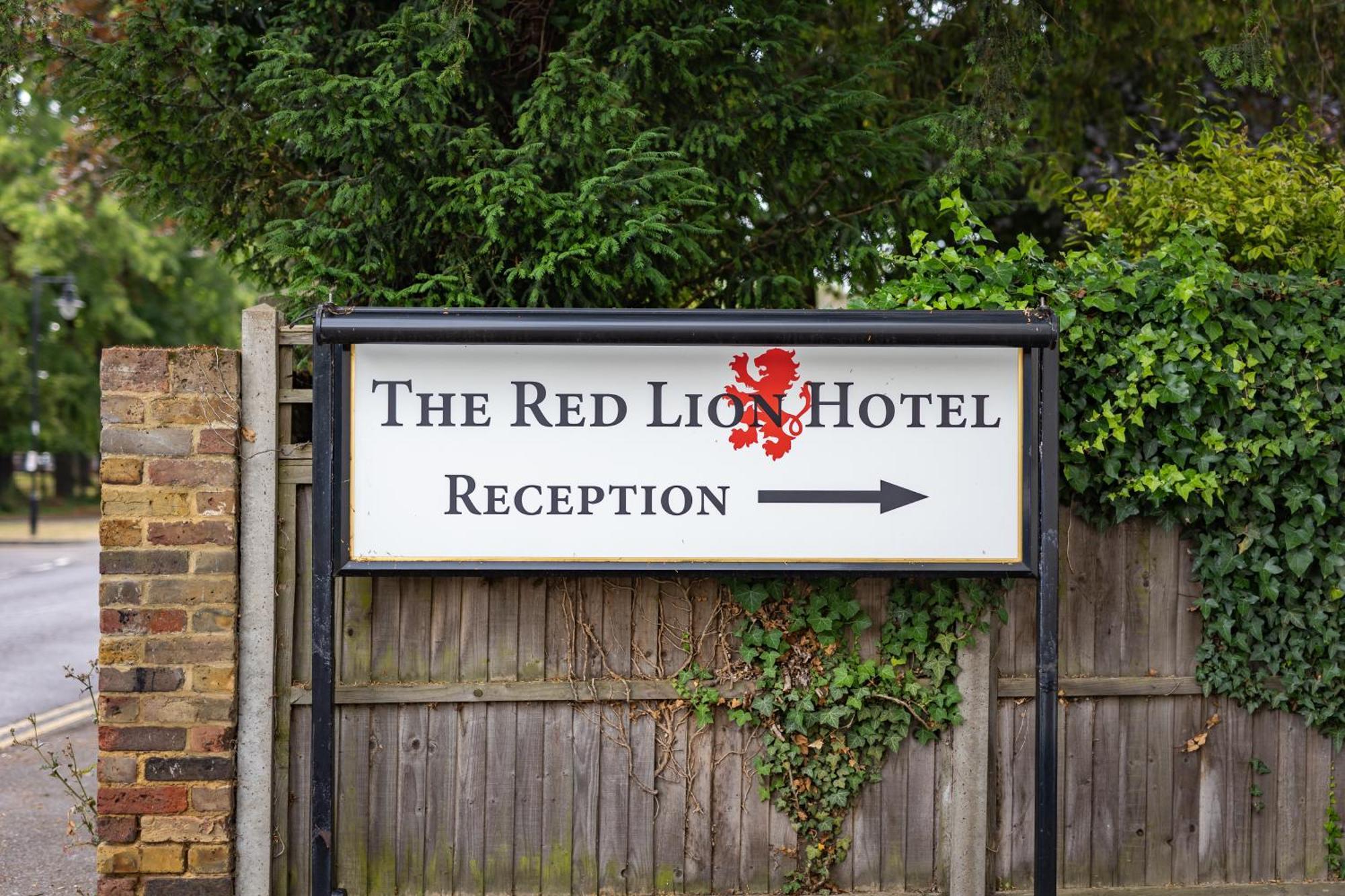 The Red Lion Hotel Хилингдън Екстериор снимка