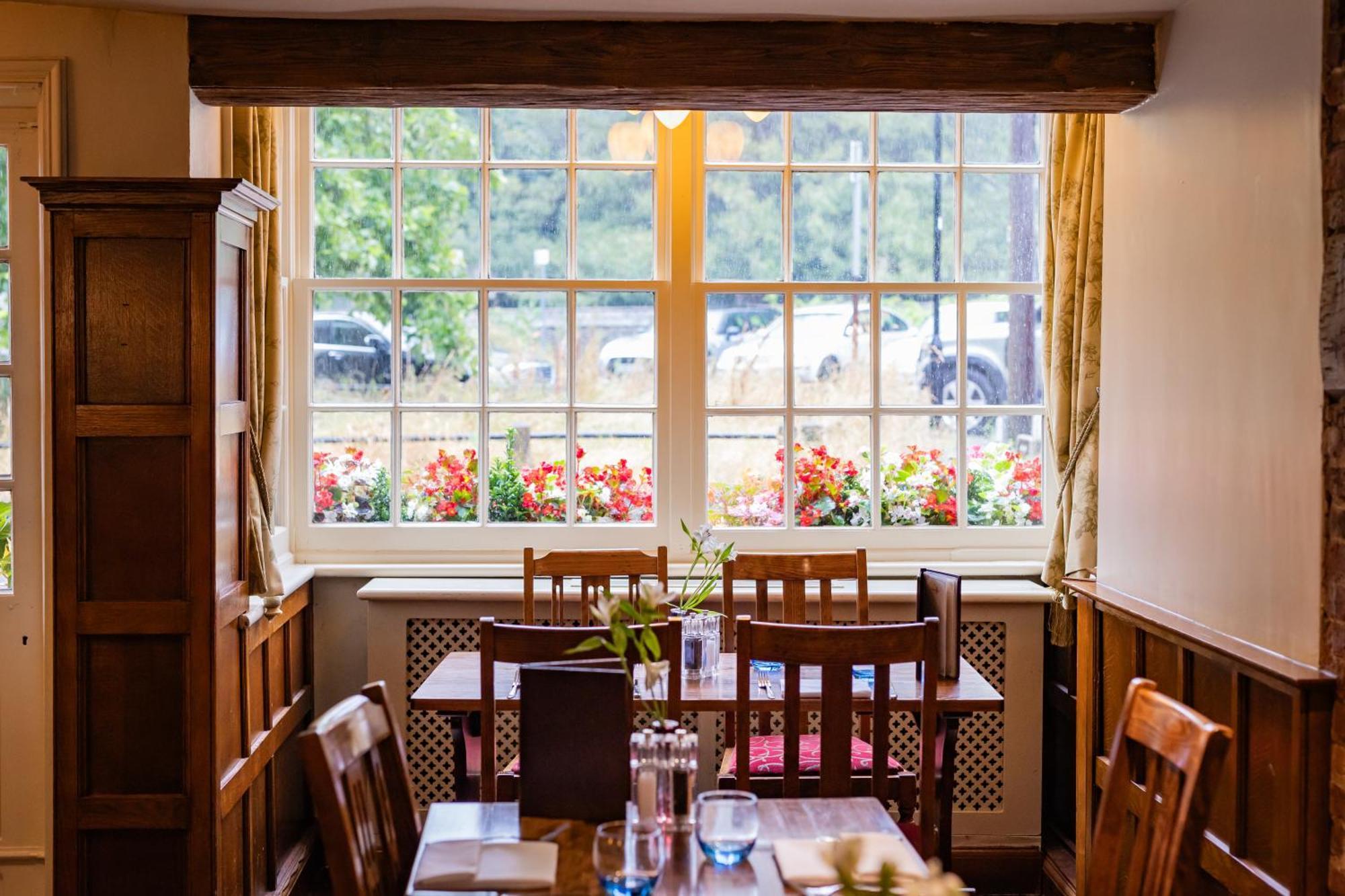 The Red Lion Hotel Хилингдън Екстериор снимка