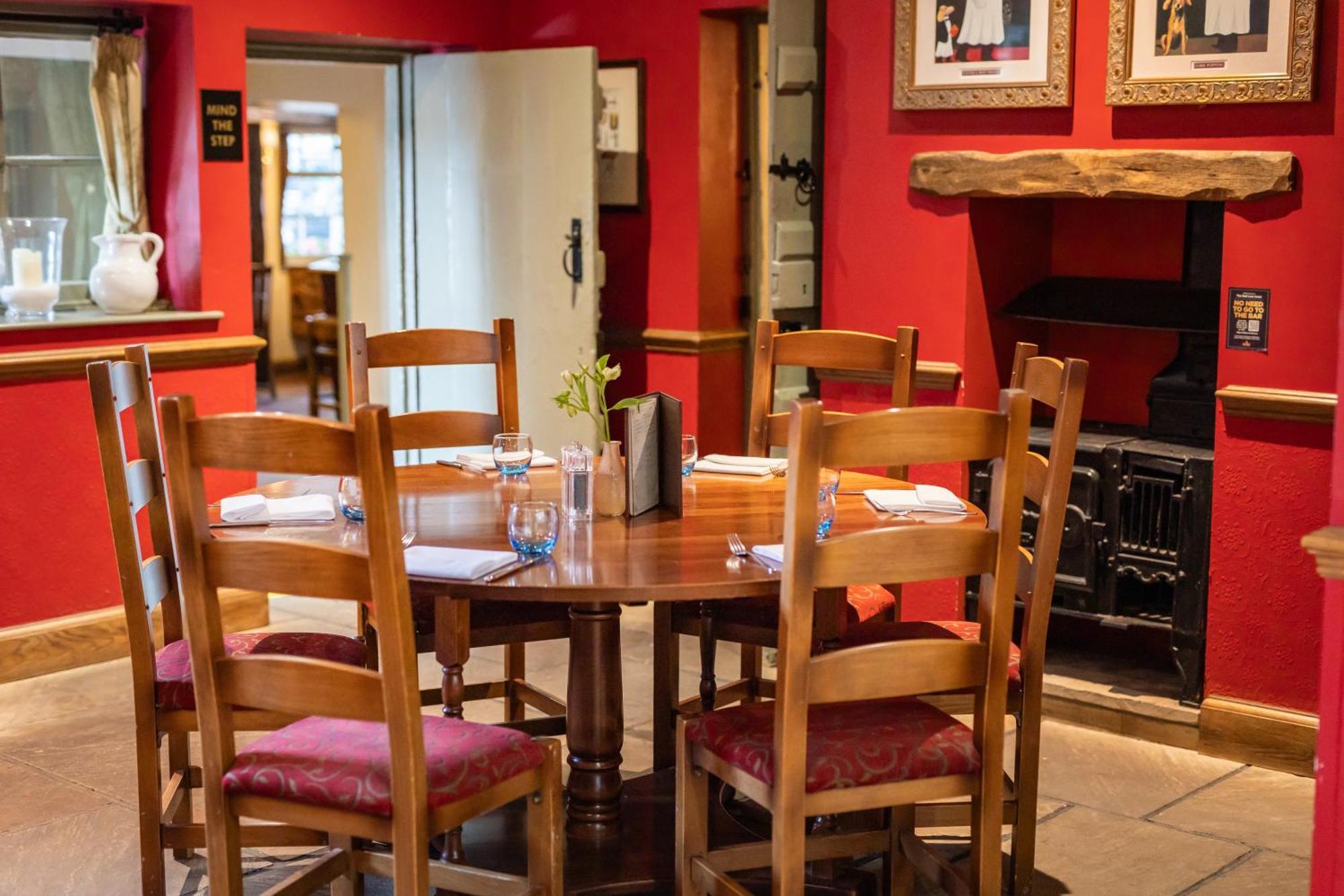 The Red Lion Hotel Хилингдън Екстериор снимка