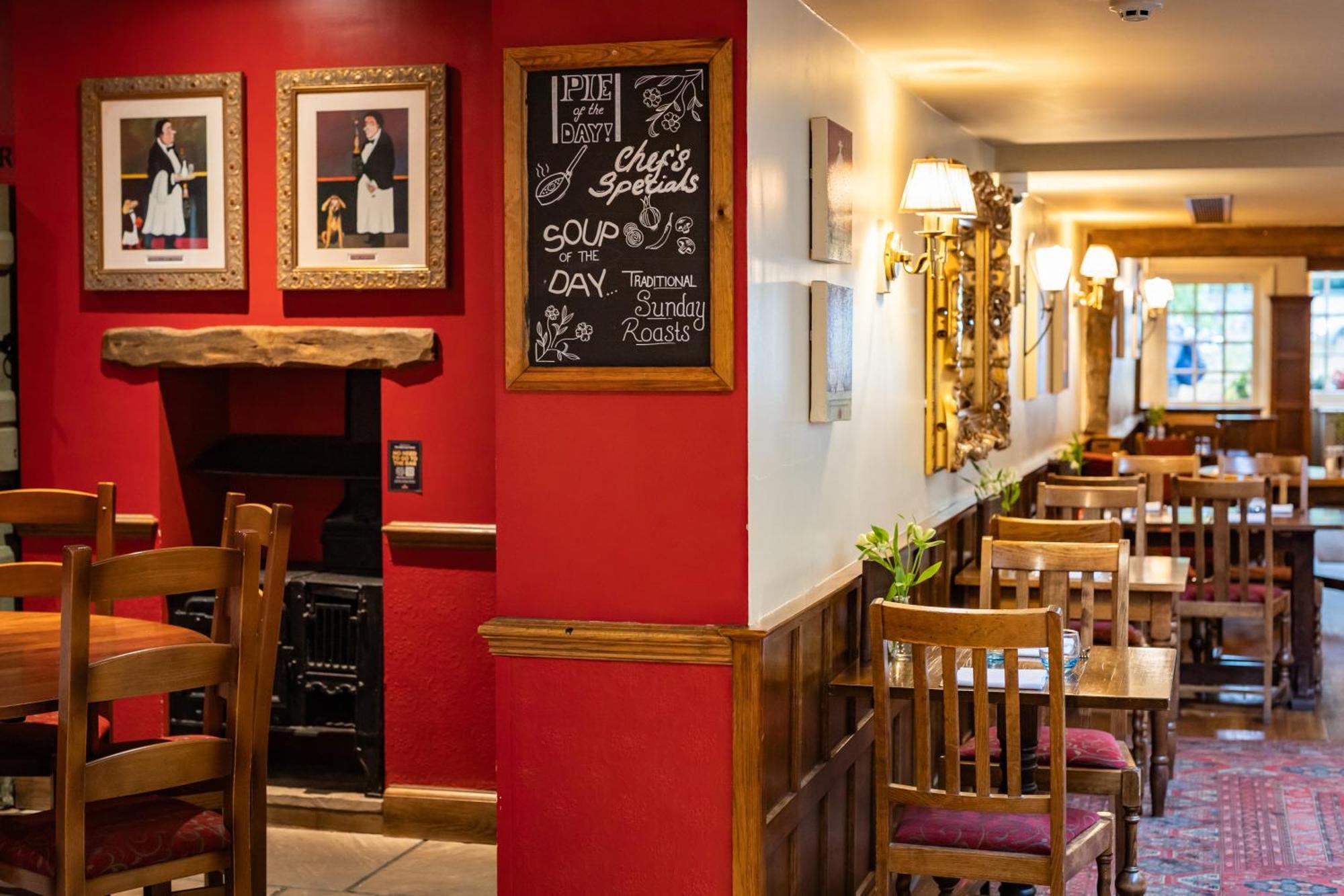 The Red Lion Hotel Хилингдън Екстериор снимка