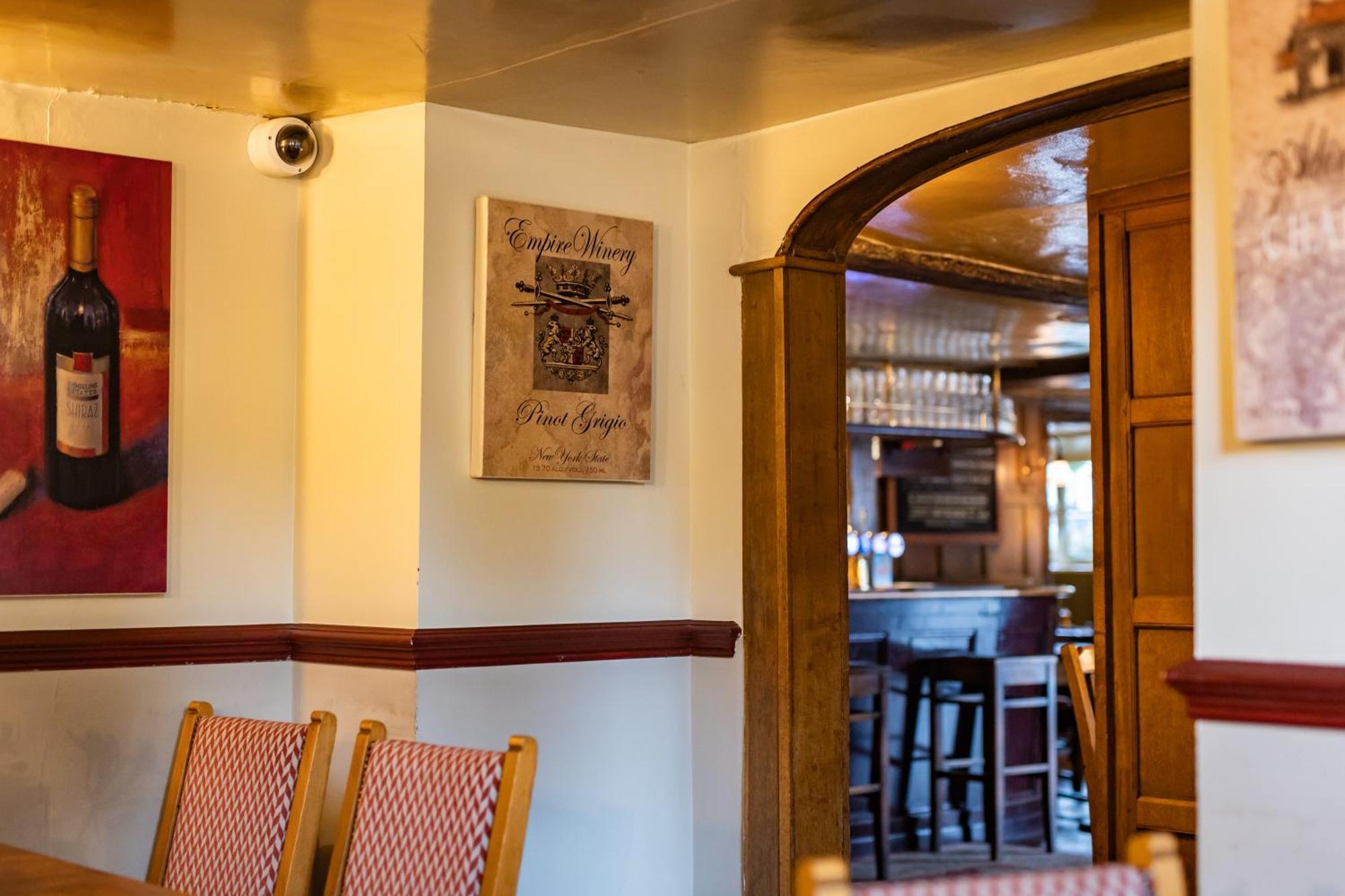 The Red Lion Hotel Хилингдън Екстериор снимка