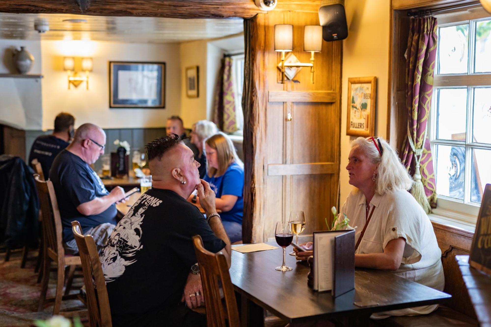 The Red Lion Hotel Хилингдън Екстериор снимка