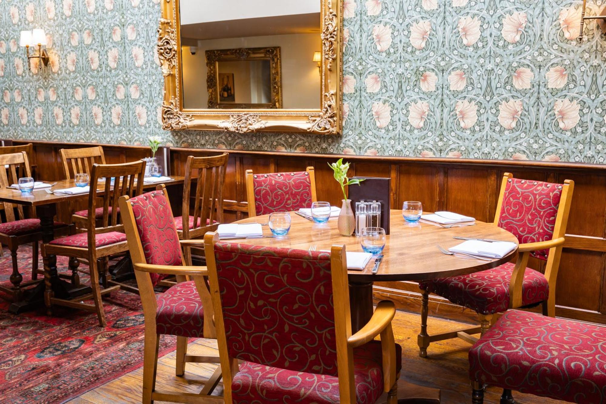 The Red Lion Hotel Хилингдън Екстериор снимка