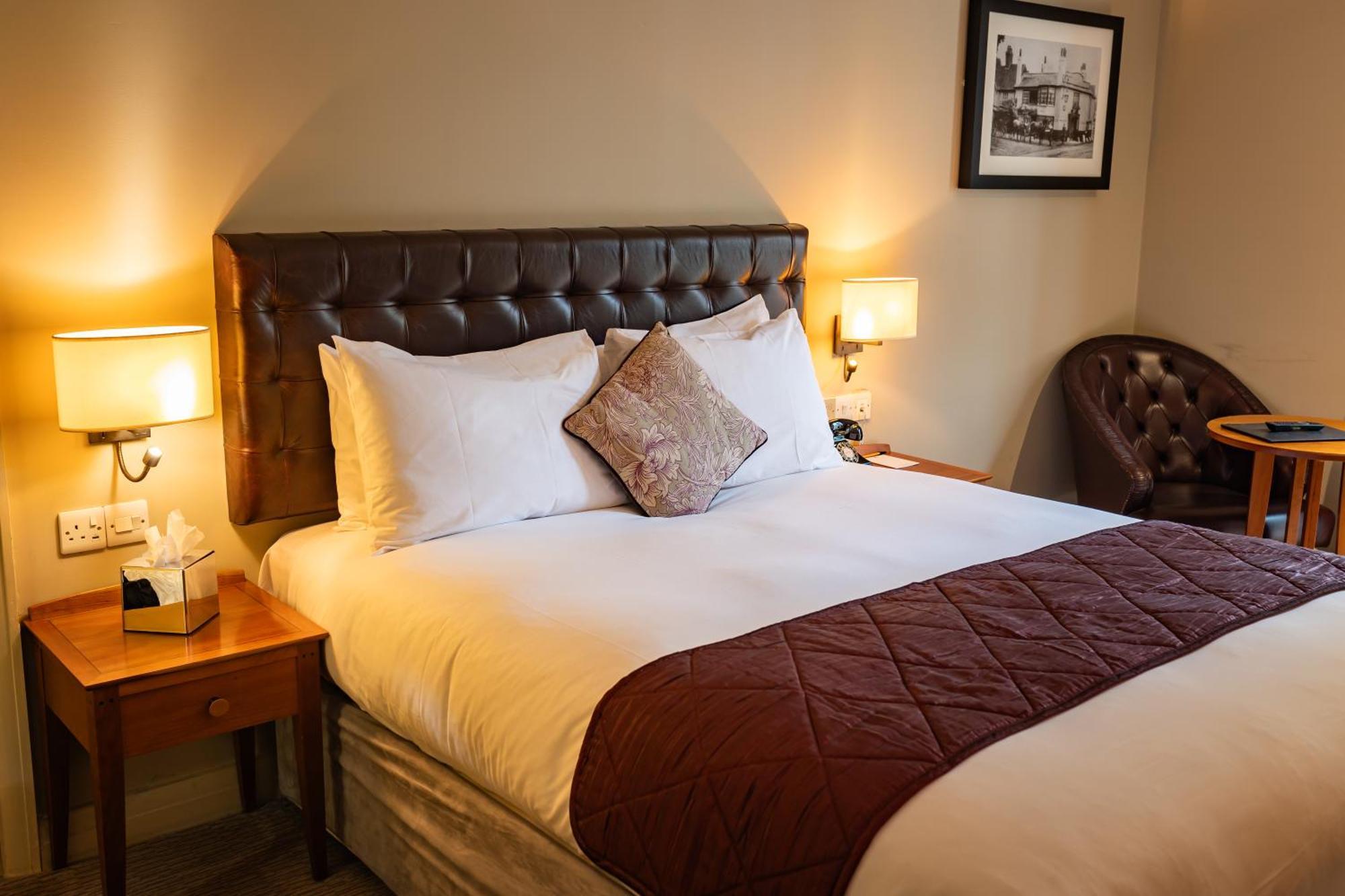 The Red Lion Hotel Хилингдън Екстериор снимка